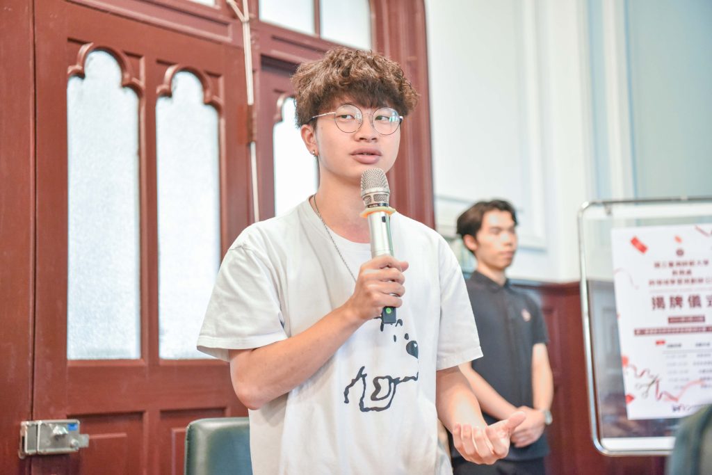 校學士代表古圳豐同學分享申請動機與心得。