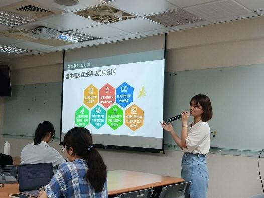 講師提到生物多樣性遇上開放資料時,能夠發展多樣的用途