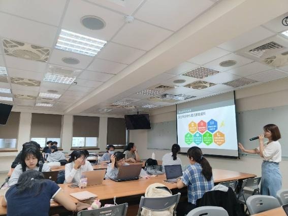 學生投入生物多樣性資訊平台的實作練習