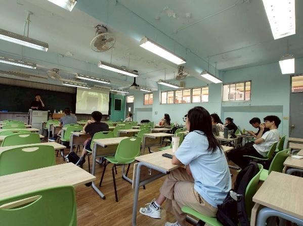 王慕羽設計長演講情形